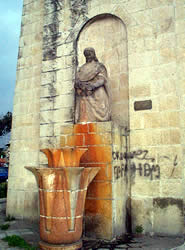 Monumento a la Chola Cuencana
